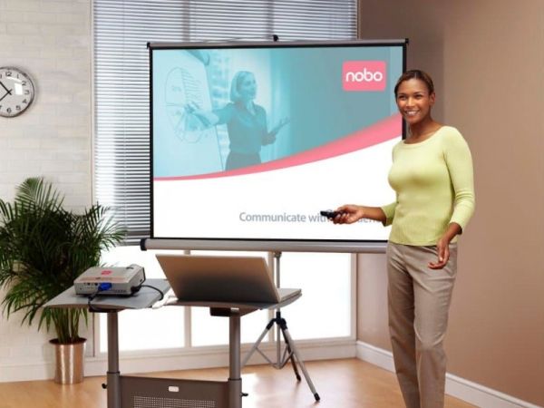 ЕКРАН НА СТОЙКА NOBO 4:3 175X132,5